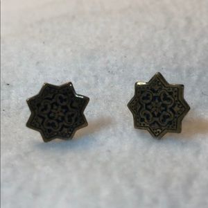 💸 Decorative Stud Earrings